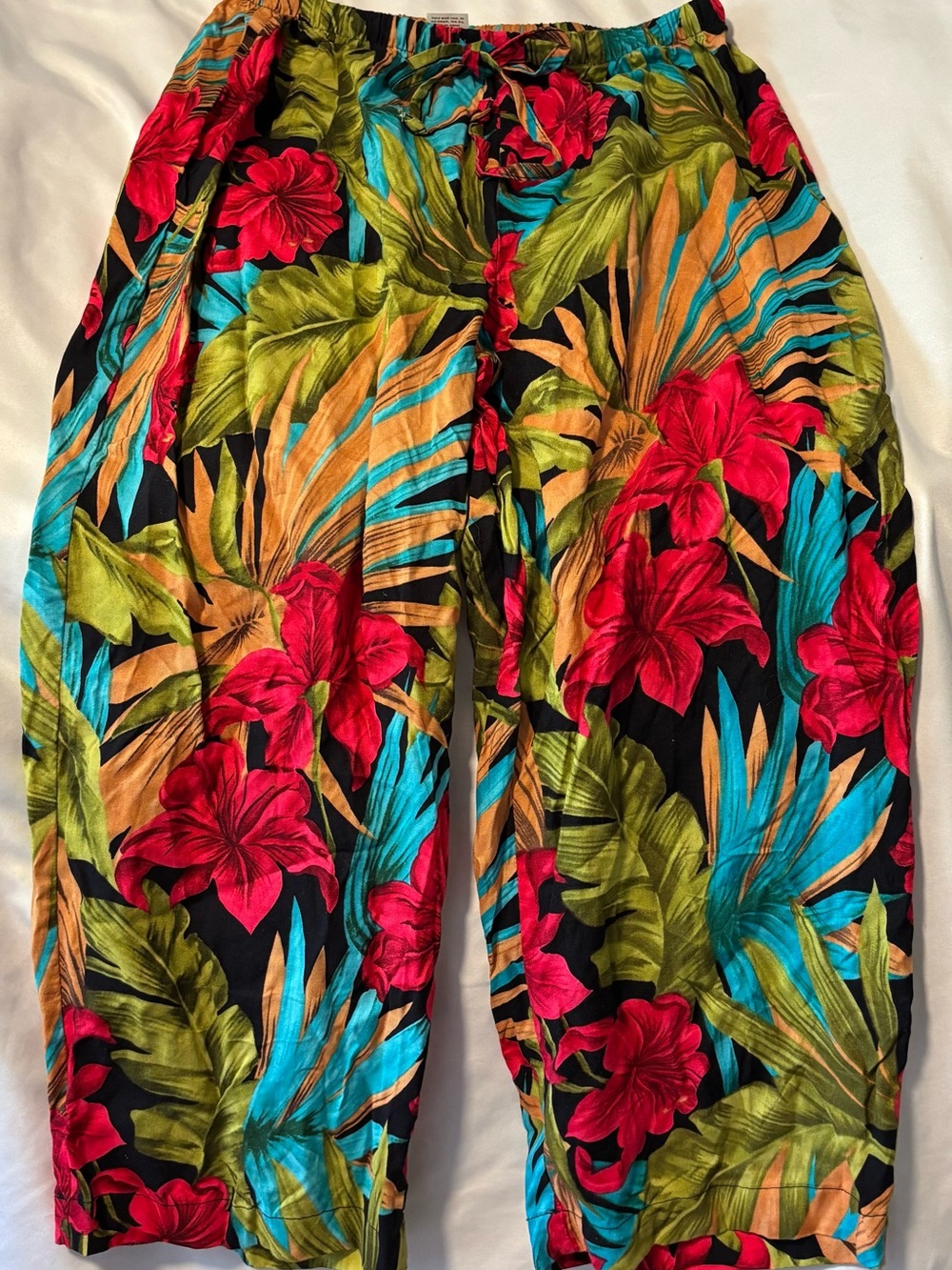 NWT Notations Black Tropical Harem Pants with Red, Teal & Green Floral Petite M